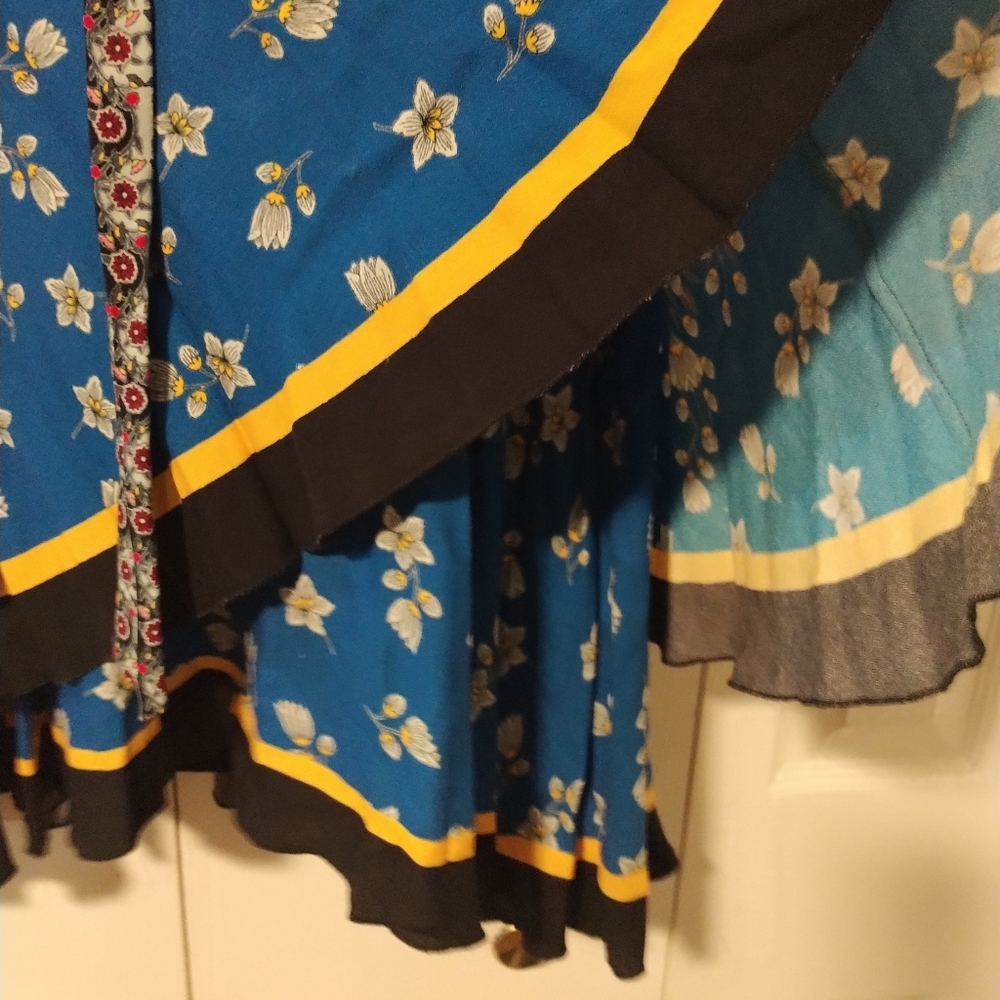Alice + Olivia Moore Flutter Sleeve Dress - Picture 6 of 16